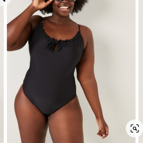Old navy gathered keyhole plus size bathing suit in ebony. Worn once - Picture 2 of 3